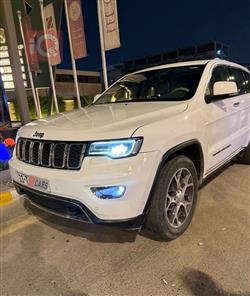 جیپ گراند شیرۆکی